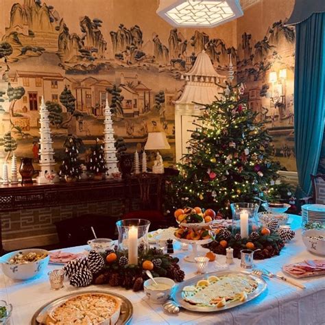 People around the uk look forward to christmas for many reasons, but one of the things we get very excited about is the thought of now settled in sunny brighton, she loves writing blogs about the english language and giving travel advice about the uk. English Christmas Dinner : 60 Best Christmas Dinner Ideas ...