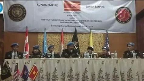 Laporkan sunda empire ke polisi, roy suryo: Sunda Empire, Benarkah seperti Kata Ridwan Kamil bahwa ...