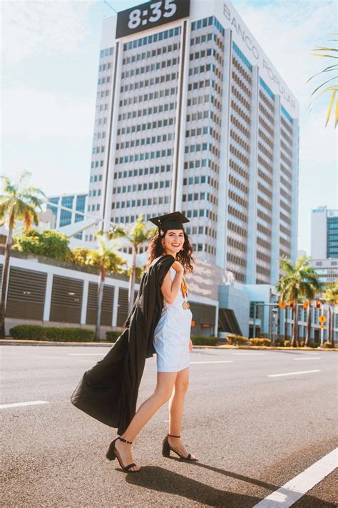 7 Graduation Posing Ideas You Need To Try Out Alanis Colina Posing