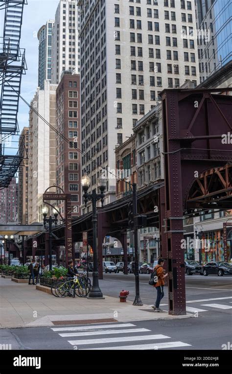 Elevated L Train Tracks In Chicago Stock Photo Alamy