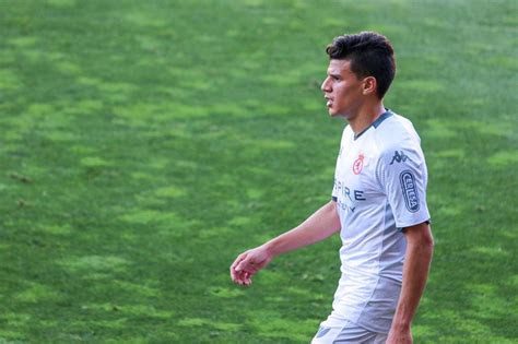 Der fußballspieler augusto galvan war in der saison 2019/2020 bei cd leonesa unter vertrag und wird dort im mittelfeld eingesetzt. Augusto Galvan, do Cultural Leonesa, analisa novo modelo ...