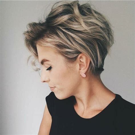 Celebs love short hairstyles, these haircuts look great for the spring and summer and you can transform your look for the new year. 10 Messy Hairstyles for Short Hair - Quick Chic! Women ...