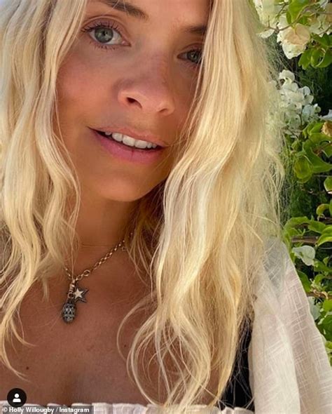 Holly Willoughby Looks Radiant As She Shows Off Her Fresh Faced Glow In A New Stunning Selfie
