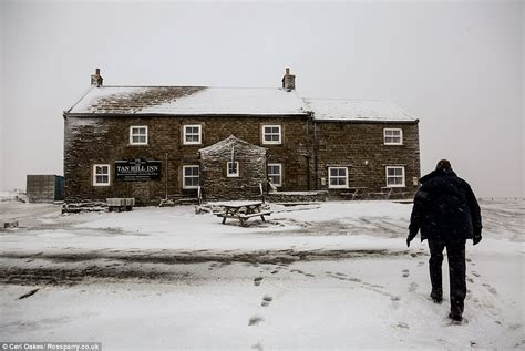 Uk Weather Forecasters Warn Of 15c Temperatures As Snow Causes Chaos