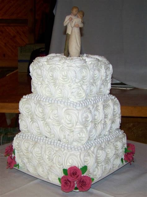 Chocolate mud with fondant and decorated with simple magnolias that have been. Roses Square Wedding Cake - CakeCentral.com