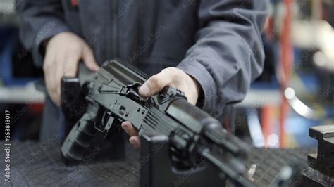 Foto De Factory Assembly Of A Kalashnikov Assault Rifle Close Up Of