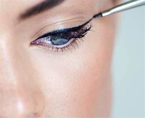 How To Apply Liquid Eyeliner 5 Useful Tips How To Apply Liquid