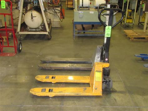 Uline 5500 Lb Capacity Hydraulic Pallet Jack With Narrow Forks 36l X