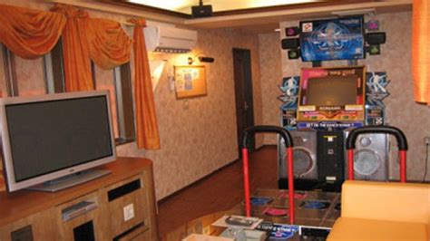 In This Japanese Love Hotel Theres An Effing Ddr Arcade Machine