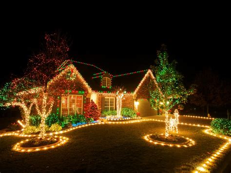 Choosing The Best Christmas Tree Lights Outdoors Warisan Lighting