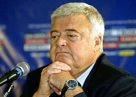 نشر وكيل أعمال اللاعب البرازيلي أليكس تيكسيرا عبر حسابه في انستقرام صورة وهو على متن طائرة متجها إلى دبي رئيس اتحاد الكرة البرازيلي السابق يرد على الاتهامات الموجهة إليه في تقرير «جارسيا» | المصري اليوم