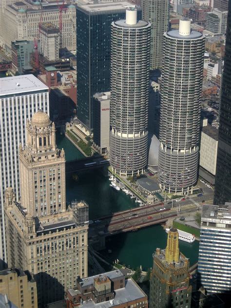 Beautiful studio in landmark marina towers. Chicago Skyline - Marina Towers - a photo on Flickriver