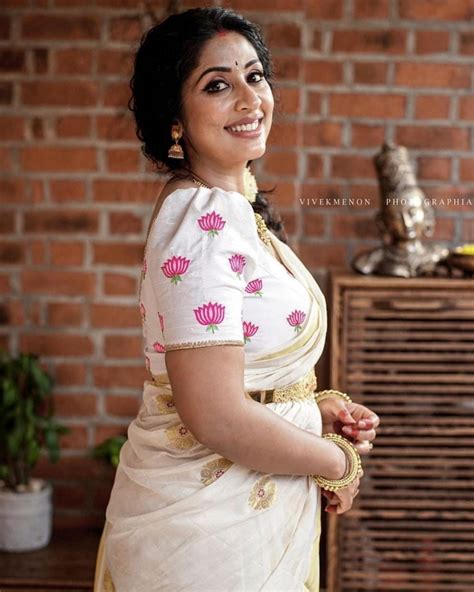 Malayalam Actress Navya Nair In Set Saree Hot Stills Navya Nair Beautiful And Cute Stills