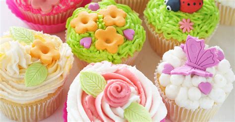 Vanilla Cupcake Recipe - Easy, Mouthwatering Cupcakes