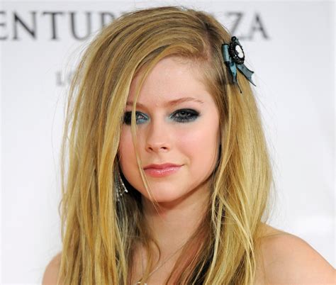 Avril Lavigne Has Lyme Disease Its Notoriously Difficult To Diagnose