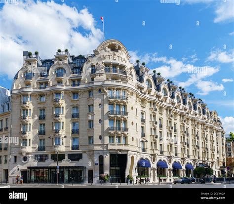 Façade Du Célèbre Hôtel Lutetia à Paris France Photo Stock Alamy