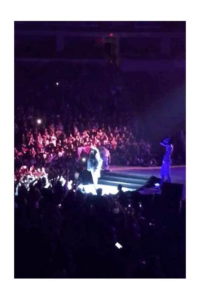 Concert Gomez Selena Status Stopped Crumple Fan