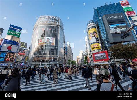 Shibuya Crossing In Tokyo Japan Stock Photo Alamy
