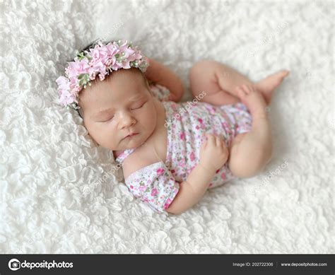 Sleeping Newborn Baby Girl Stock Photo By ©tan4ikk 202722306