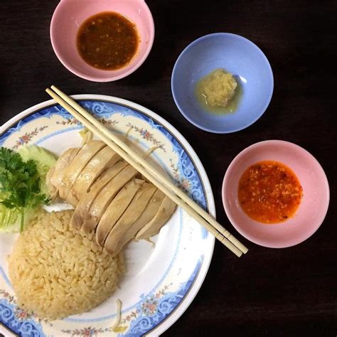 'bak kut teh' is an amazing broth based dish using pork and multiple chinese herbs. Boon Tong Kiat - Bangkok, Thailand | Cartogramme