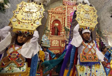 Papa Se Encuentra Con Ricas Tradiciones Indígenas