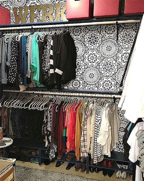 There are a few key things you should look at before starting, so you have can easily decorate 5. Easy Ways to Decorate Your Bedroom Closet