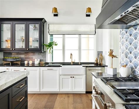 Here the upper shelving relates to the lowers which generally, i am not a big fan of different color/wood upper cabinets and lower cabinets. White Upper Cabinets Black Lower Cabinets Design Ideas