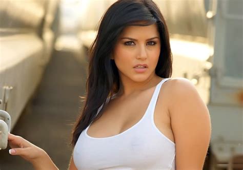 Sunny Leone Unveils Hot New Photo From Jism 2 Bollywood Garam