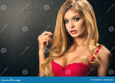 Femme Blonde Sensuelle Photo Stock Image Du Attrayant 63160348