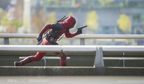 Close Up Shots Of Deadpool In Action On The Set Nerd Reactor