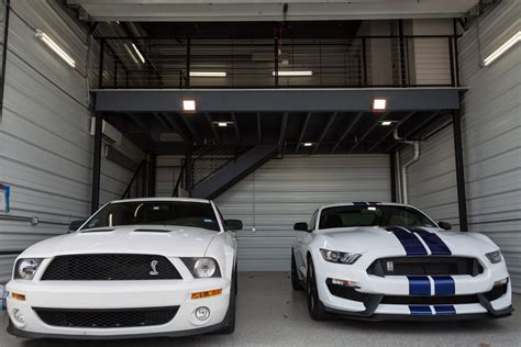 Easily rent studios and spaces for your next workshop. Garages of Texas - Luxury Car Garage Condos Dallas Texas