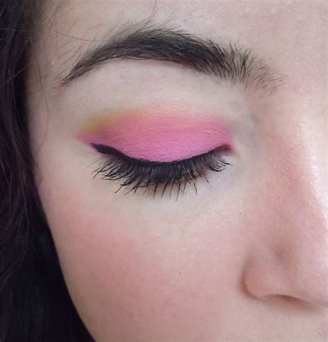 Feather Bright Pink Eyeshadow Look