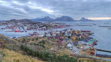 Luces Del Norte Islas Lofoten Noruega Subida A La Montaña De Ballstad