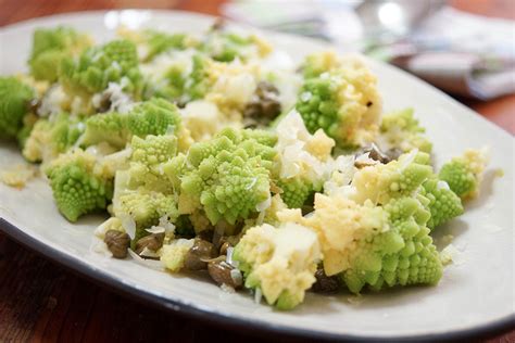 Romanesco — infobox language name=romanesco nativename=romanesco romano states romanesco — ► adjetivo 1 literatura de los romanos, de su arte y de sus costumbres. Romanesco sizilianische Art mit Kapern und Zitrone - Elle ...