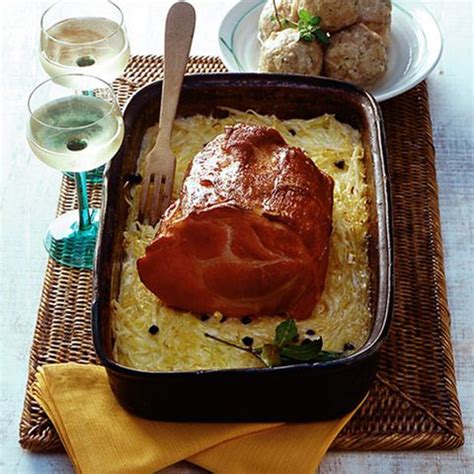 Sauerkraut mit kassler skattopf ist gepökelter und leicht geräucherter schweinenacken mit sauerkraut. Kasselerbraten Rezept - ESSEN UND TRINKEN