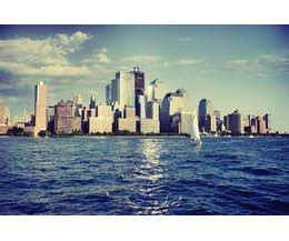 How many bodies have been found in the hudson river. Important Landforms & Bodies of Water in New York | eHow
