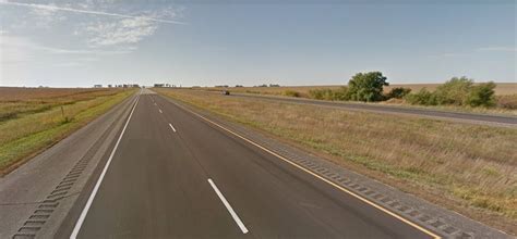 National highway g010 is a chinese highway stretching from tonjian in heilongjiang province and passing through the province of jilin, jiangsu, liaoning, shanghai, shandong, fujian, and guangdong covering a distance of 3,500 miles ending in sanya in hainan. The longest roads in the world