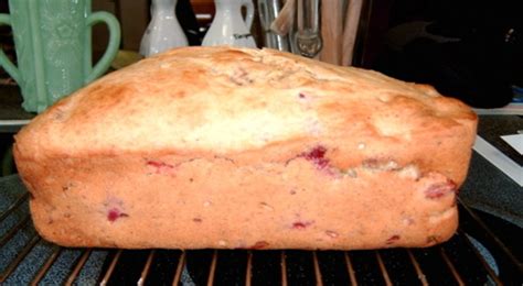 In another bowl, whisk flour, baking soda and salt; Cranberry Banana Nut Bread Recipe - Thanksgiving.Food.com