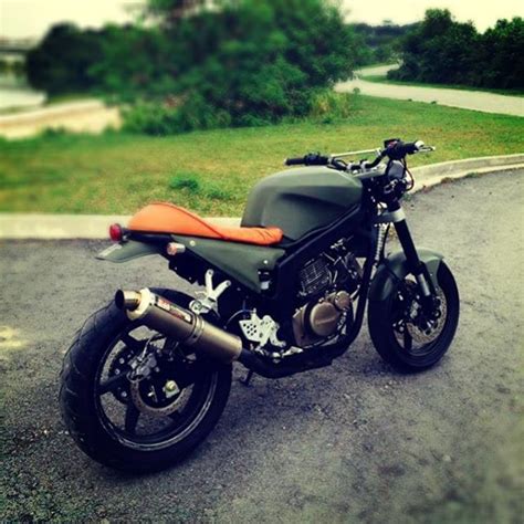 Selle e codini, fari anteriori e posteriori, caschi vintage, abbigliamento moto. Image result for hyosung 650 gt cafe racer | Cb 500, Motos ...