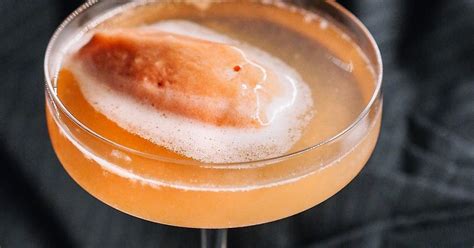 So you have had your way around the state and now you are looking for some bars in singapore to have a memorable drinking and dining experience? Eliza | SG Magazine Online