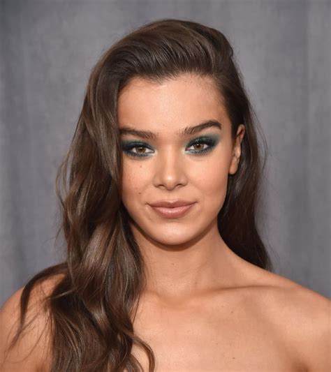 Hailee Steinfeld Makeup From The Grammys 2018so Beautiful Hailee