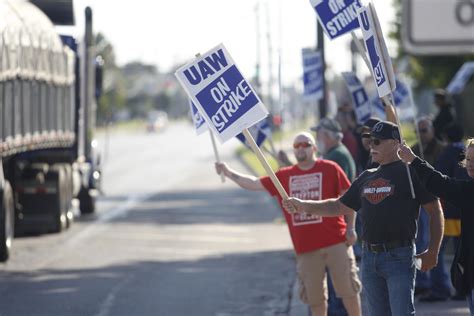 Gm Strike General Motors Reaches Deal With United Auto Workers Union Vox