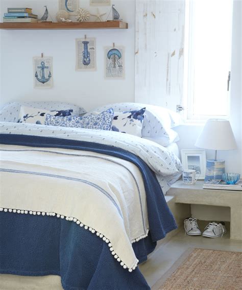 Capture the holiday vibe all year round with these beautiful coastal. Beach themed bedrooms - Coastal bedrooms - Nautical bedrooms