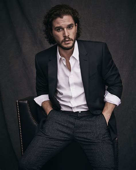 Arriba 75 Imagen Kit Harington Outfit Abzlocalmx