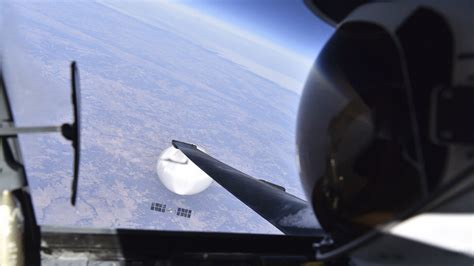 A Close Look At The U 2 Spy Plane And That Balloon Selfie Popular Science