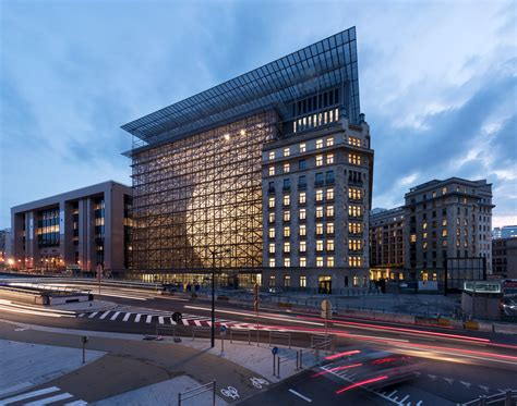 New Eu Headquarters Features Curvaceous Glowing Lantern