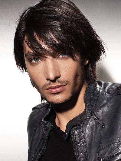 For men with naturally wavy hair, this style usually works great for them because the layered waves will provide a slightly messy appearance that can mask thinness. Pictures : Shag Hairstyles for Men - Mens Straight Shag ...