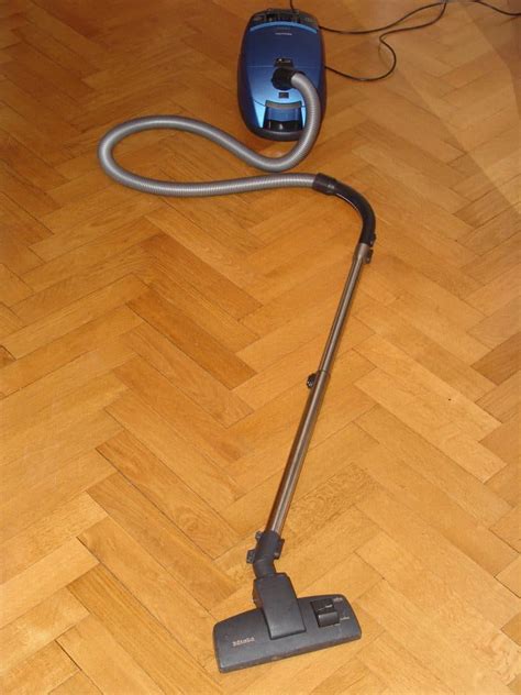 If you're looking to purchase a budget vacuum for vinyl plank floors, this is a good recommendation. Best Vacuum for Vinyl Plank Floors 2020 Review | HomeViable