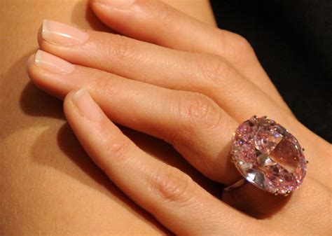 Le Diamant Pink Star Vendu Au Prix Record De 712 Millions De Dollars