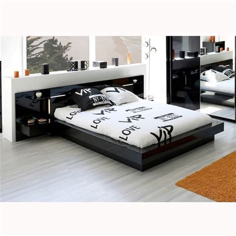 Inspiré du design scandinave, ce lit muni de sa tête de lit avec rangements offre tout ce dont votre enfant à besoin : Tete de lit rangement noir